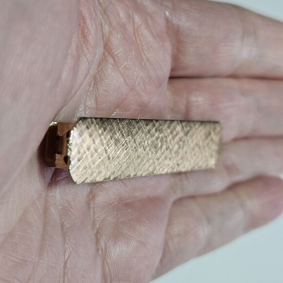 Vintage Lady Ellen Gold Tone Rectangular Textured Hair Clip - Picture 3 of 10